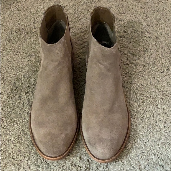 Dolce Vita tan booties - Picture 2 of 4